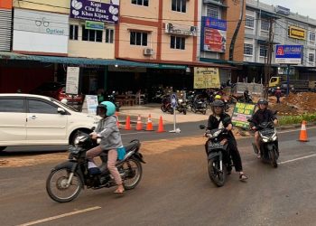 Jalan D.I Panjaitan Depan Wisma Pesona Ditutup, Banyak Pengendara Putar Balik