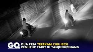 Dua Pria Terekam Curi Besi Penutup Parit di Tanjungpinang