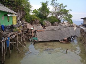 Satu Rumah Warga Kampung Baru Ambruk Diterjang Ombak