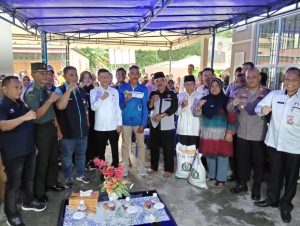 PJ Wako Tanjungpinang Salurkan Bantuan Beras ke 659 KPM Kampung Bugis dan Senggarang