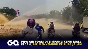 Pipa Air PDAM di Simpang Kepri Mall Pecah, Air Menyembur ke Ruas Jalan