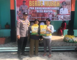 Bhabinkamtibmas Gelar Pasar Beras Murah di Pulau Terluar Bintan