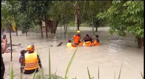 Banjir Landa Kelurahan Darussalam Karimun, Ratusan Rumah Terendam, Warga Mengungsi