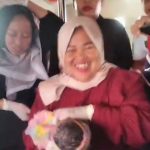 Seorang Penumpang Melahirkan di Atas Kapal Karunia Jaya