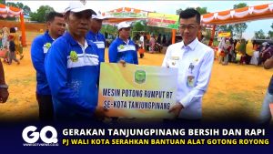 PJ Wali Kota Hasan Serahkan Bantuan Alat Gotong Royong di Kelurahan Batu IX