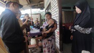 Pemko Tanjungpinang Serahkan Bantuan Beras pada 18 Anak Alami Gizi Buruk