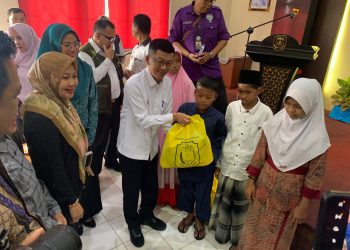 Anak-Anak Terlantar di Tanjungpinang Terima Bantuan Paket Sembako.