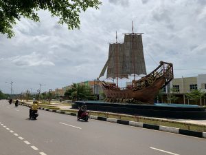 Polisi Punya Strategi Khusus Atasi Botol Miras Berserakan di Taman Bandara