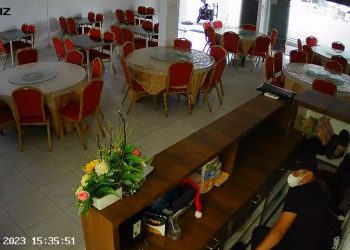 Pencurian HP Iphone Dirumah Makan di Tanjungpinang, Terekam CCTV.