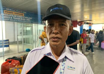 Belasan Penumpang Kapal Pelni Sabuk Nusantara 48 Tujuan Serasan Gagal Berangkat.