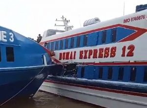 Dua Kapal Feri Tabrakan di Pelabuhan Selat Panjang