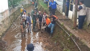Cegah Banjir, BPBD Bintan Goro Bersama Warga di Kecamatan Bintan Timur