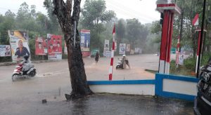 Nekat Terobos Banjir, Sejumlah Motor Mogok di Jalan Nusantara Batu 18 Kijang