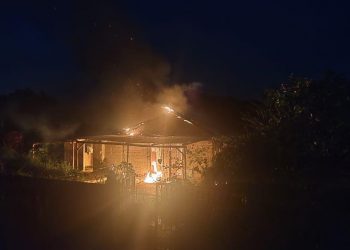 Diduga Konsleting Listrik, Satu Rumah di Teluk Sebong Bintan Terbakar.
