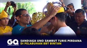 Sandiaga Uno Sambut Turis Perdana di Pelabuhan BBT Bintan