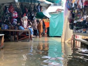 Banjir Rob Merendam Pasar Inpres Tanjungpinang