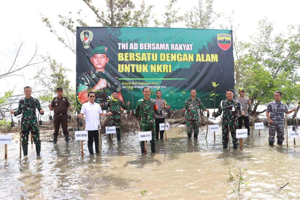 TMMD 119, Wabup Bintan Bersama Dandim 0315 Tanjungpinang dan FKPD Tanam 2.000 Bibit Mangrove.