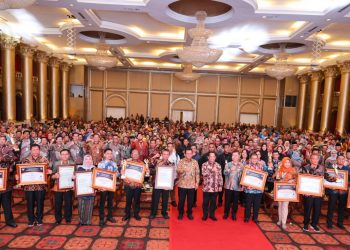 Gubernur Kepri Didampingi Mendagri Buka Rakornas Dukcapil 2024 di Kota Batam.