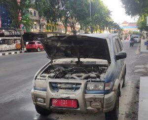 Mobil Dinas Nyaris Terbakar di Komplek Bintan Center Batu 9 Tanjungpinang