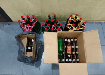 Razia Gabungan Petugas Amankan Puluhan Botol Miras dari Warung Kelontong di Bintan Timur. Foto: Polsek Bintan Timur.