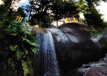 Air Terjun Gunung Hiu Natuna, Destinasi Wisata yang Tampilkan Suasana Alami dan Mendamaikan.