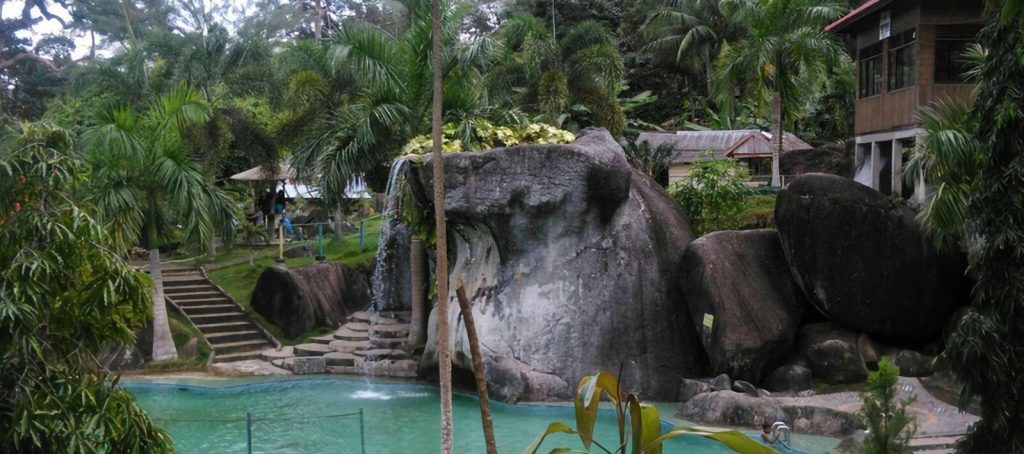 Air Terjun Gunung Hiu Natuna, Destinasi Wisata yang Tampilkan Suasana Alami dan Mendamaikan.