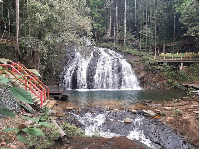 Air Terjun Resun Destinasi Wisata Alami di Daik Lingga.