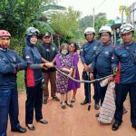 Damkar Tanjung Uban Evakuasi Ular Sepanjang 2 Meter dari Perkarangan TK