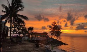 Pesona Bebatuan di Pantai Setumu Tanjungpinang Cocok Jadi Destinasi Wisata Saat Liburan