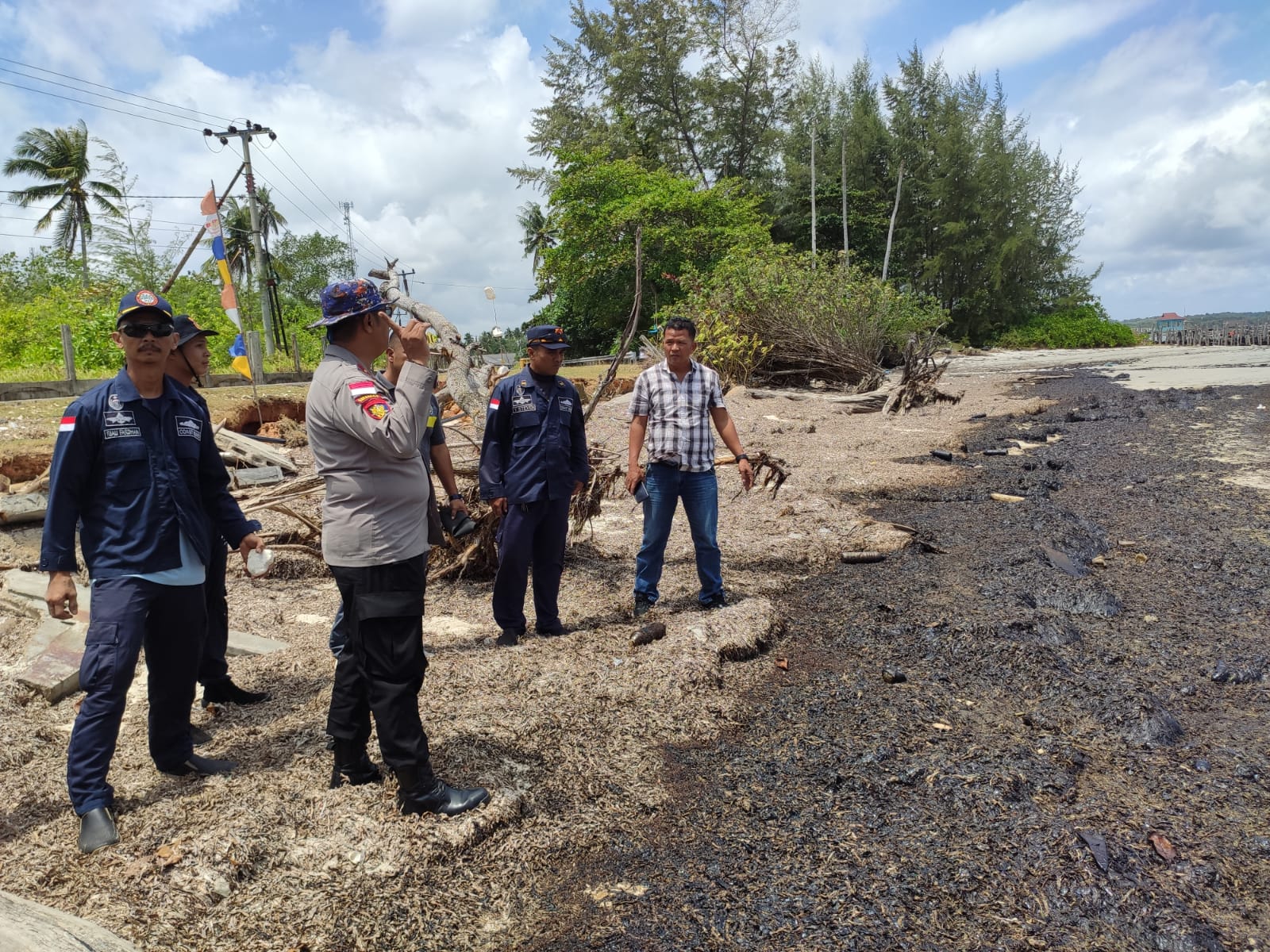 Limbah Minyak Hitam Kembali Cemari Pantai, Bupati Bintan Surati Kementerian.