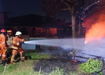 Sebuah Rumah di Jalan Sungai Payung Tanjungpinang Hangus Terbakar.
