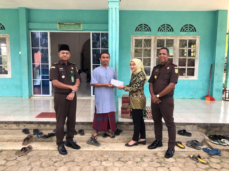 Kejari Bintan Berikan Paket Sembako dan Tali Asih ke Panti Asuhan yang Ada di Bintan.