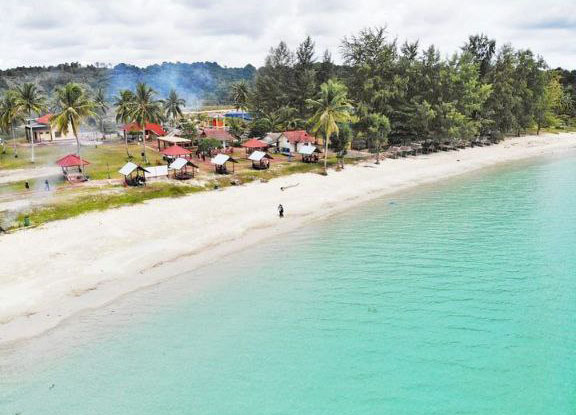 Pesona Memukau Wisata Pantai Dugong Bintan, Destinasi Wisata Favorit saat Liburan.