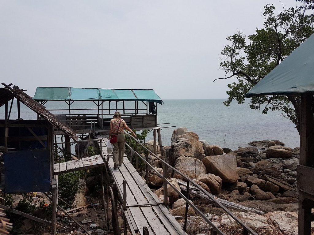 Daya Tarik Pantai Pelawan Karimun, Wisata Pantai yang Berhadapan Langsung Dengan Selat Malaka.