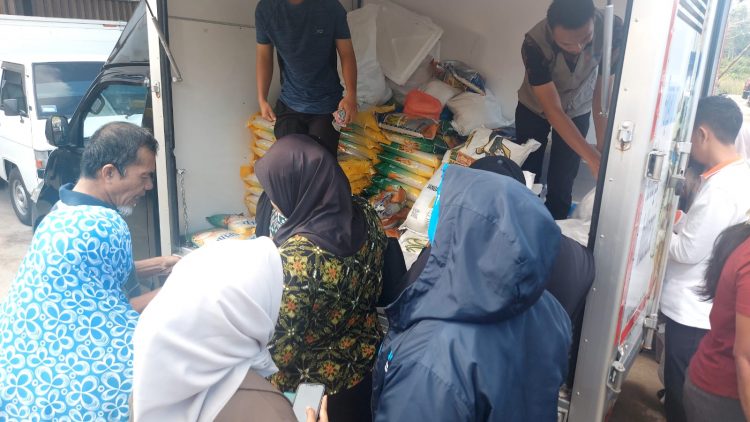 Operasi Pasar Murah DKUPP Bintan Diserbu Warga Tanjung Uban.