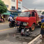 Motor Nyangkut di Bemper Depan Truk, Pengendara Motor Selamat