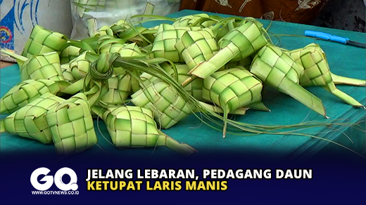 Jelang Lebaran, Pedagang Daun Ketupat Laris Manis