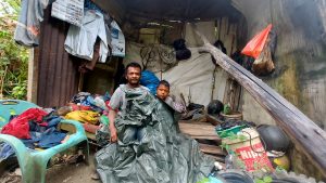 Kisah Sri dan Anaknya Dua Tahun Tinggal Dirumah Tak Layak Huni di Bintan, Jas Hujan Dijadikan Selimut