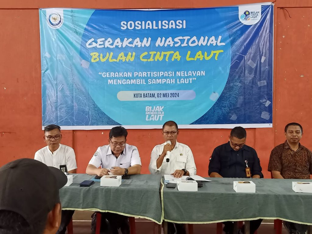 Kepala Dinas DKP Provinsi Kepri Sosialisasi Gerakan Bulan Cinta Laut di Kota Batam. 