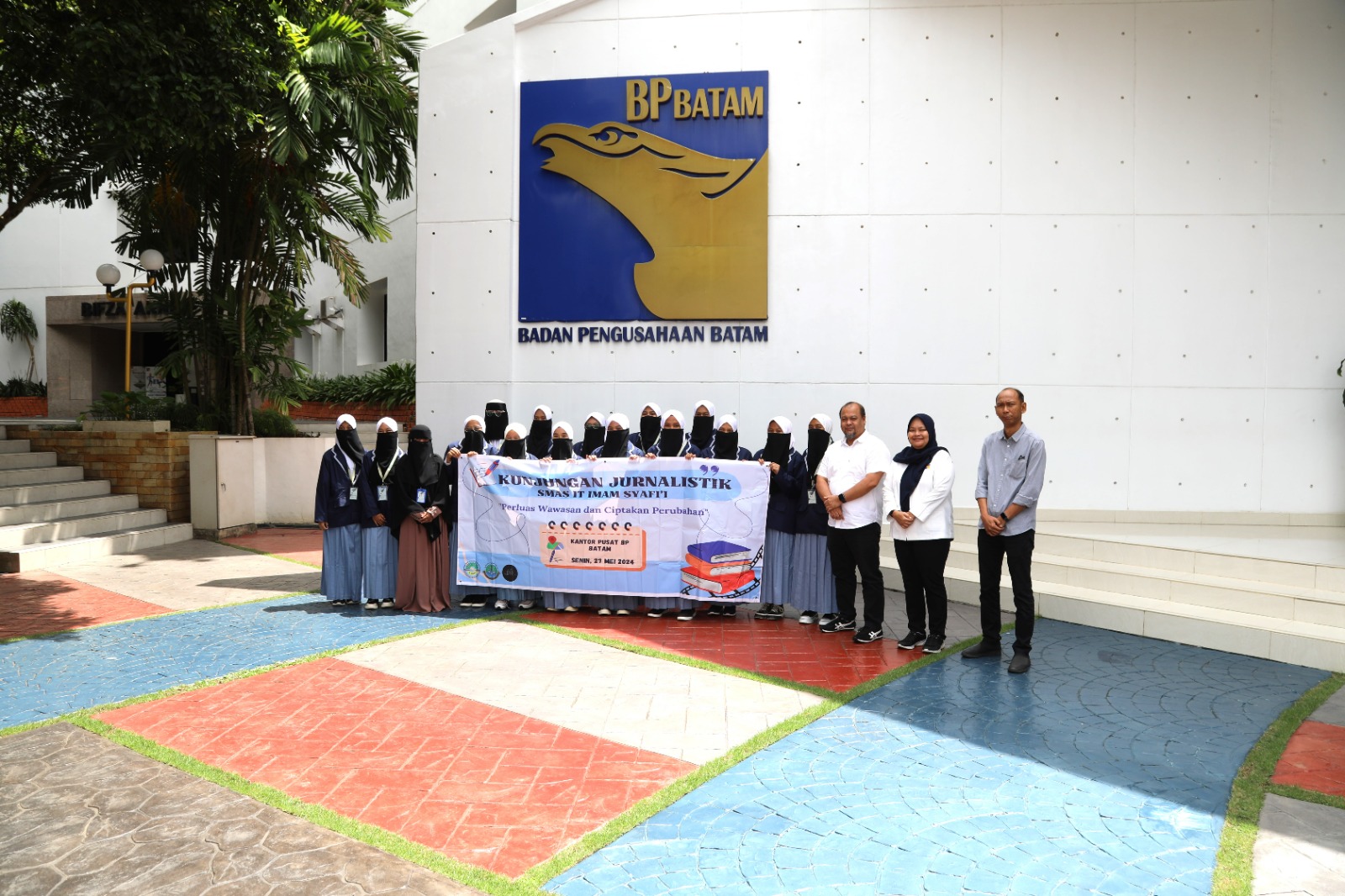 Tim Ekskul Jurnalistik SMA IT Imam Syafi'i Pelajari Ilmu Kehumasan di BP Batam.