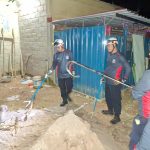 Resahkan Warga Desa Teluk Sasah, Petugas Damkar Bintan Evakuasi Seekor Monyet