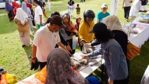 Warga Bintan Serbu Ikan Murah yang Digelar DKP Kepri