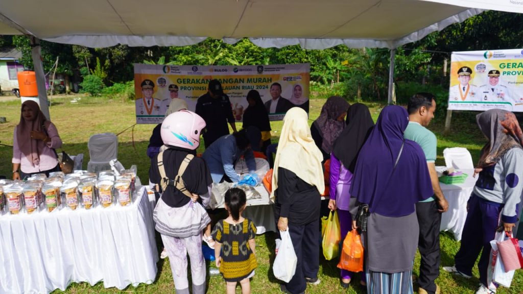 Warga Bintan Serbu Ikan Murah yang Digelar DKP Kepri.