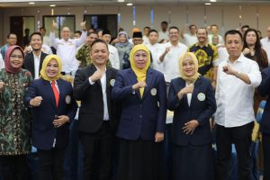 Sambangi BP Batam, Khofifah Indar Parawansa Lantik Ikatan Alumni UNAIR Kepri