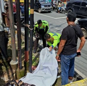 Diduga Serangan Jantung, Seorang Pengendara Motor Jatuh dan Tewas di Tanjungpinang