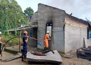 Diduga Korsleting listrik, Satu Unit Rumah di Desa Gunung Kijang Ludes Terbakar. Foto : BPBD Bintan.