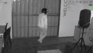 Maling di Cafe Vegas Tanjungpinang Terekam CCTV, Sejumlah Barang Berharga di Gasak Pelaku