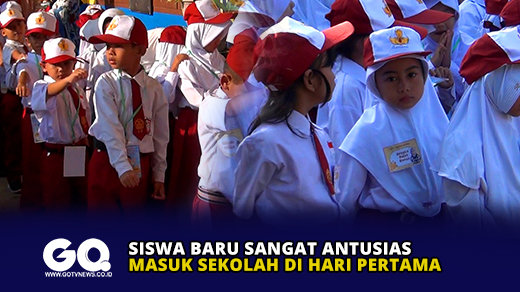 Siswa Baru Sangat Antusias Masuk Sekolah di Hari Pertama