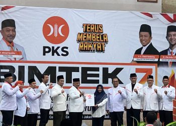 Presiden PKS Serahkan SK Dukung Rahma- Rizha Hafiz Untuk Pilwako Tanjungpinang 2024