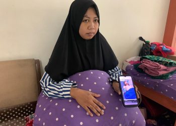 Sekeluarga Tertimpa Pohon Tumbang Saat Naik Motor, Suami Koma, Istri dan Anak Luka-Luka.